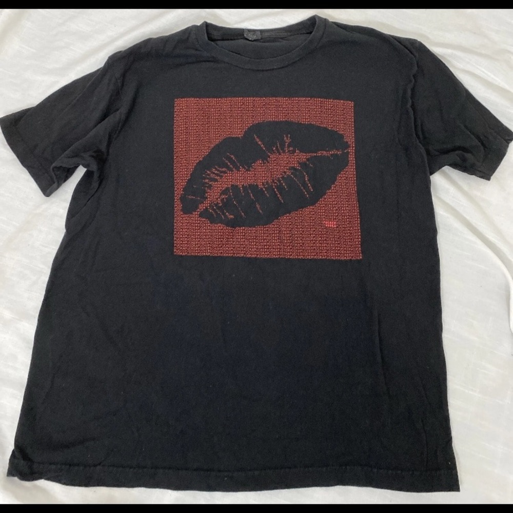 Pucker Vodka Kiss T Shirt Size L